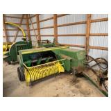 John Deere 336 Baler