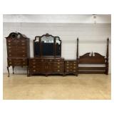 4 Pc. Queen Size Mahogany Bedroom Suite