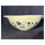 Vintage Pyrex Yellow Gooseberry Nesting Bowl Set