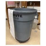 Rubbermaid Brute Trash Can