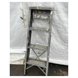 Aluminum 4 ft Step Ladder