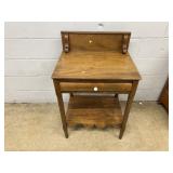 Vtg. 1-drawer end Table