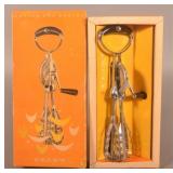 Vintage Flint Deluxe Kitchen Egg Beater w/ Box