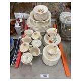 Laurella Universal Cambridge China Set