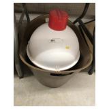 Cooler with Plastic Basin