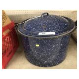 (2) Agateware Stockpots