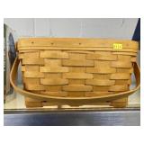 2000 Longaberger Basket