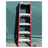 Husky 5 ft Fiberglass Step Ladder