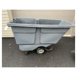 Rubbermaid Rolling Trash Can/Cart