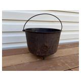 Cast Iron Vtg. Kettle w/ Bale Handle