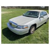 2005 Lincoln Town Car Signature