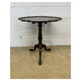 Vtg. Mahogany Tilt Top Pie Crust Table