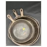 (3) Wagner & Unmarked Cast Metal Frying Pans