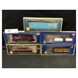 5 AHM HO Scale Freight Cars