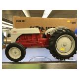 1:8 Scale Ford Toy Tractor
