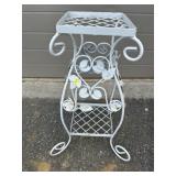 Painted Metal Wire Plant Stnad