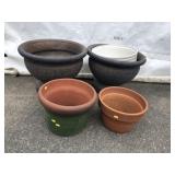 8 Plastic & Terracotta Planters