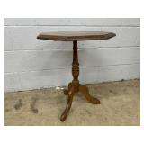 Octagon Small Stand