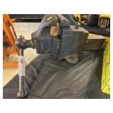 4.5' Bench Vise