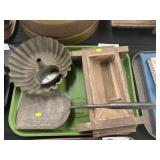 Food Mold w/ Ash Shovel