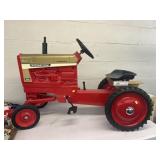 IH 1026 Pedal Tractor
