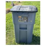 Rubbermaid 50gal Trash Can