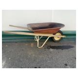 Metal Wheelbarrow With Single Pneumatic Tire