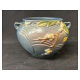 Roseville Snowberry Pattern Planter