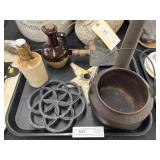 Fishhorn w/ Cast Iron Trivet & Kettle