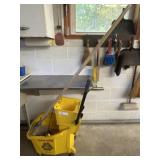 Rubbermaid Mop Bucket w/ Mop