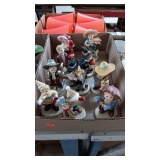 FIGURINES