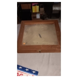 LOCKING TABLETOP SHOWCASE