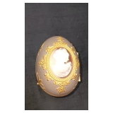 MUSICAL EGG W/ CAMEO TOP