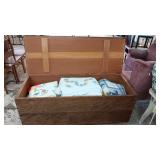FULL OF OLD QUILTS & LINNENS