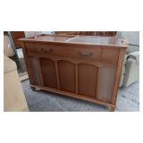 OLD WORKING MAGNAVOX AM-FM-PHONOGRAPH