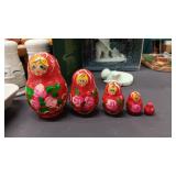 NESTING DOLLS..