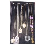 CHOICE NECKLACE FROM THE TRAYS..