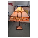BEAUTIFUL MODERN LEADDED GLASS TABLE LAMP..