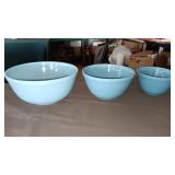 SET OF 3 BLUE PYREX NESTING BOWLS