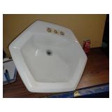 Lavabo en porcelaine