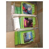 + ou - 125 revues GÉO avec coffrets de rangement