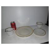 4 Morceaux en milk glass