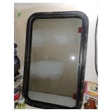 Vitre de roulotte 24'' x 38''