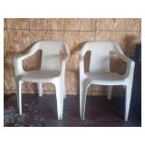 2 Chaises d'enfant, extérieur