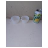 2 Bols en Milk Glass
