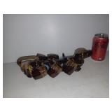 Chien en porcelaine avec tasses