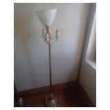 Lampe sur pied globe en Milk Glass à vérifier
