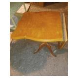 Petite table à battant