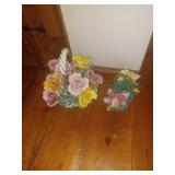 2 Pots de fleur en porcelaine, quelques chips