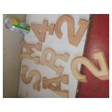 Chiffres et lettres en bois